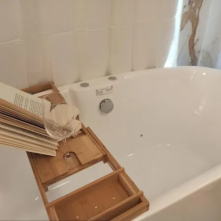Appartement Elegant Avec Baignoire Paris Exterior foto